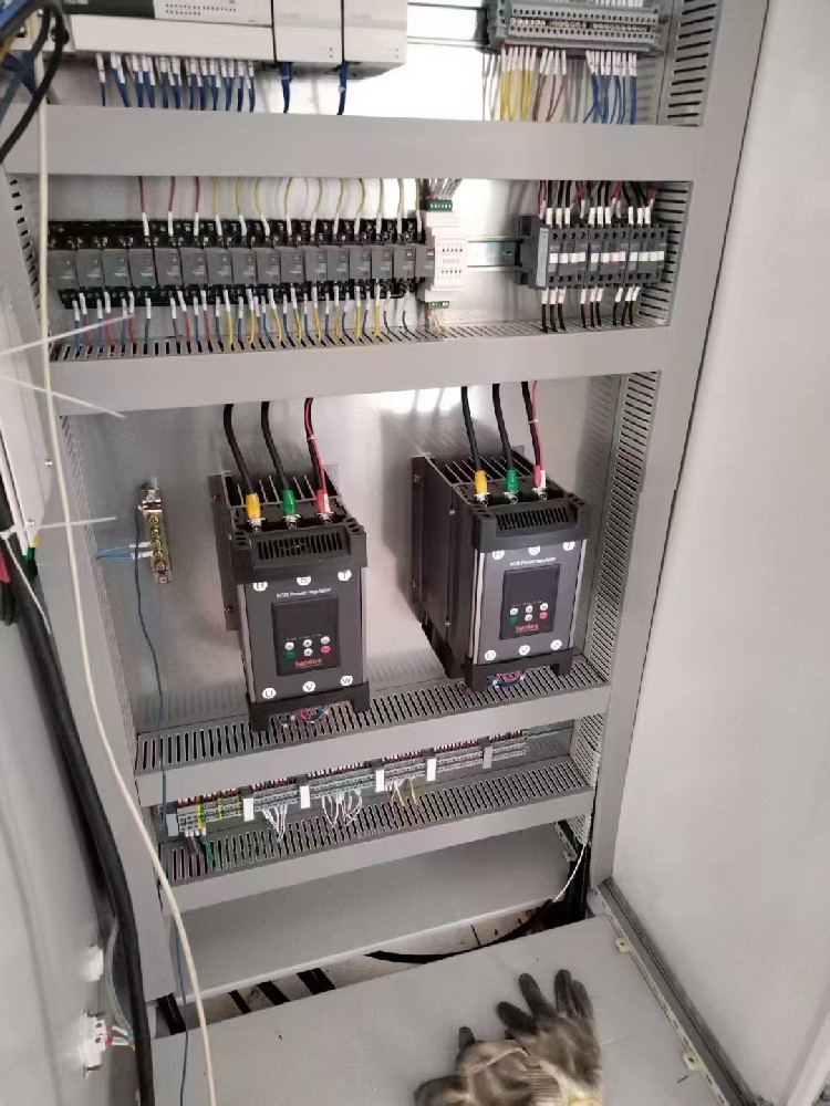 电力调整器的输出电压和电流的调节领域是几多？能精确到什么水平？