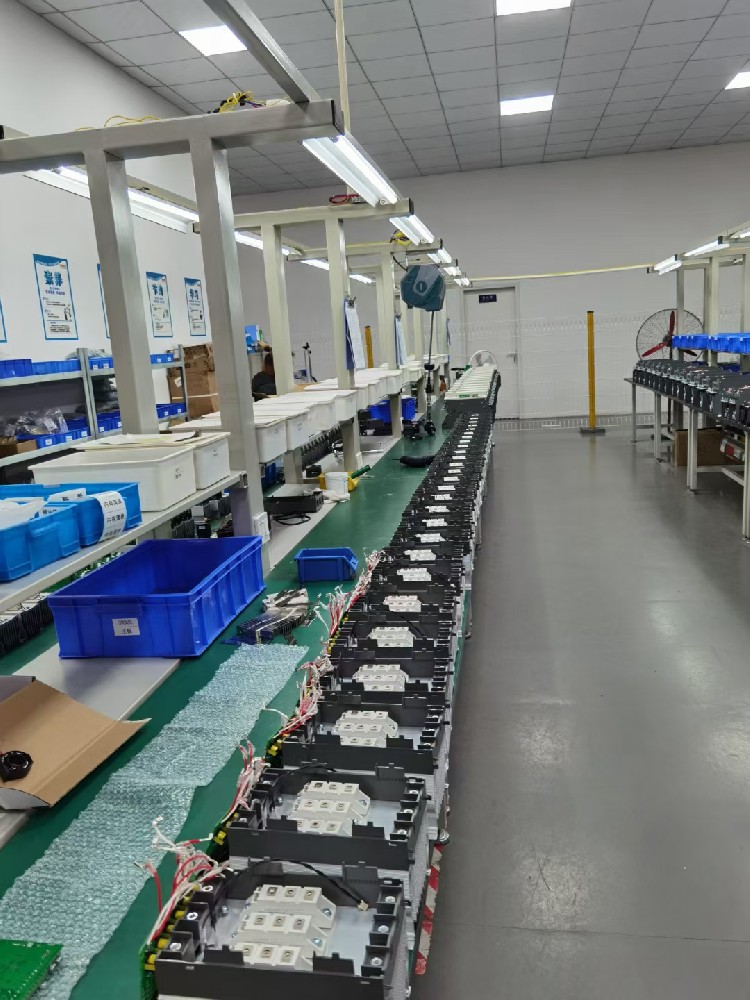 电力调整器的额定电压、额定电流和额定功率是若何确定的？