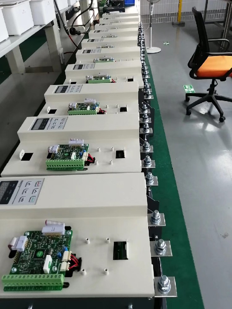 电力调整器与变频器在某些利用场景下职能有沉叠，若何抉择使用哪一个？