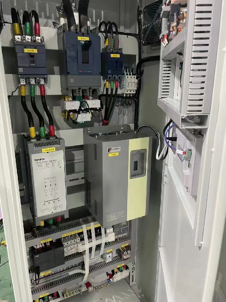 对于间歇性工作的负载，若何选择相宜的电力调整器以提高其使用寿命？