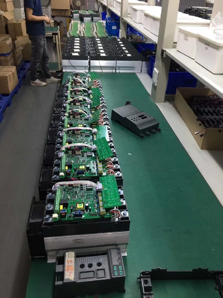 当电力调整器接入的电网存在三相不平衡时，会产生什么后果及若何解决？