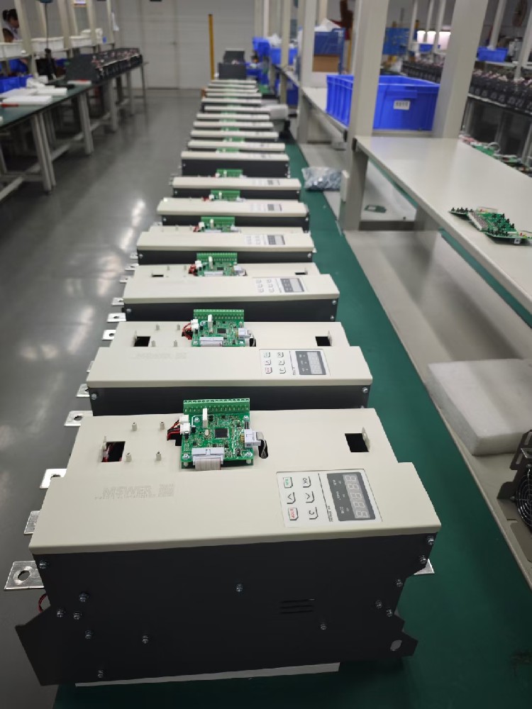 电力调整器操作面板上的部门按键无反映，是按键自身故障，还是内部电路问题，该若何维建？